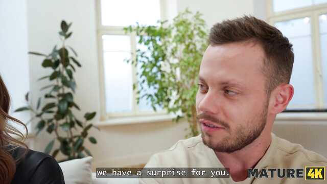 Пора приобщить дочку к интиму