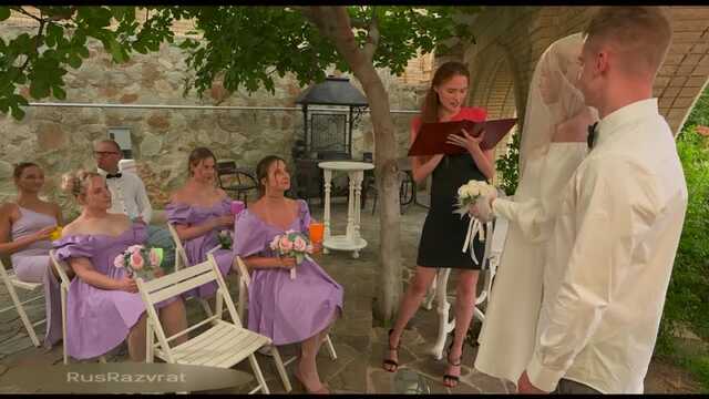 Неверная невеста изменяет во время свадьбы