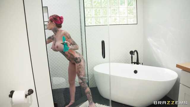 Впустив в дом соседа, неверная жена дала в киску