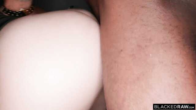 Свидание с неграми закончилось групповым сексом