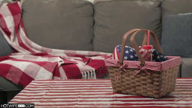 Пока муж на работе, можно потрахаться с соседом