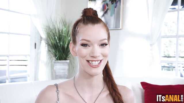 Большим черным членом трахаю очко горячей соседки