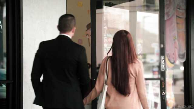 Возбуждаю подружку сексуальными играми и трахаю