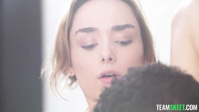 Невероятная оргазмическая радость молодой нимфоманки