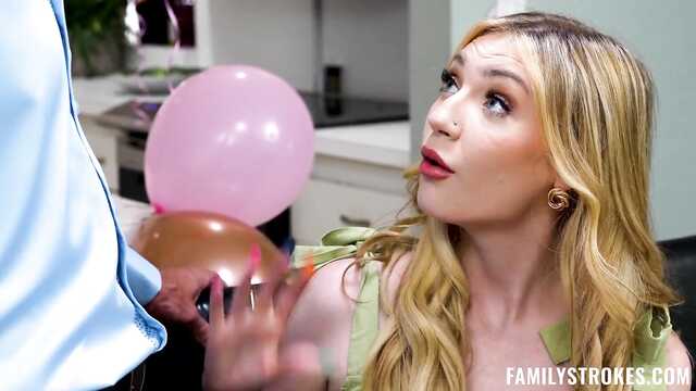 Тугая дочкина пизда классно смотрится на хую отца