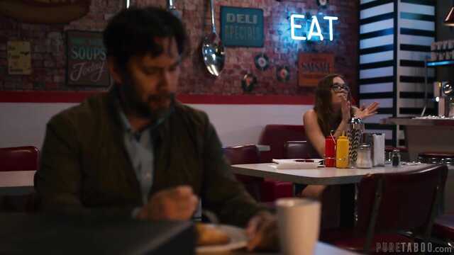 Парочка возбудилась и устроила грязный секс в баре