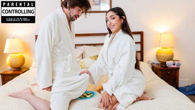 Хорошо жить с горячей сестрой в одном доме