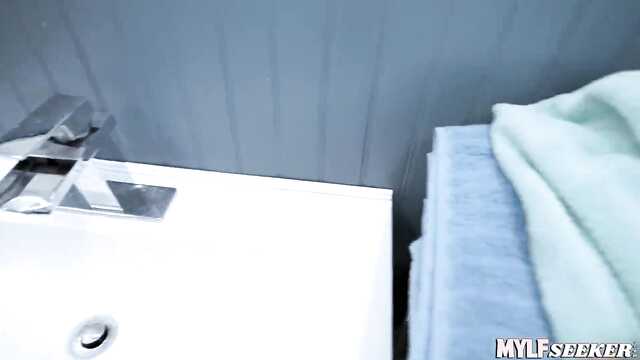 Устроить секс с мамой друга хотят многие парни