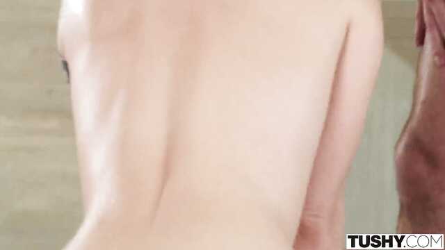 Своей покорностью она добилась двойного проникновения