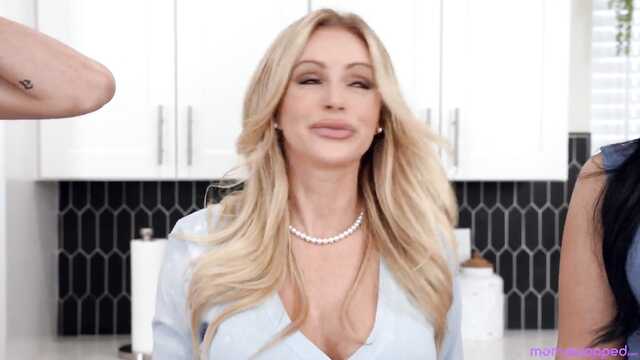 Сыновья счастливы, ведь сегодня они выебали мамок