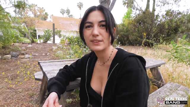 Наглый пикапер залил спермой волосатую пизденку