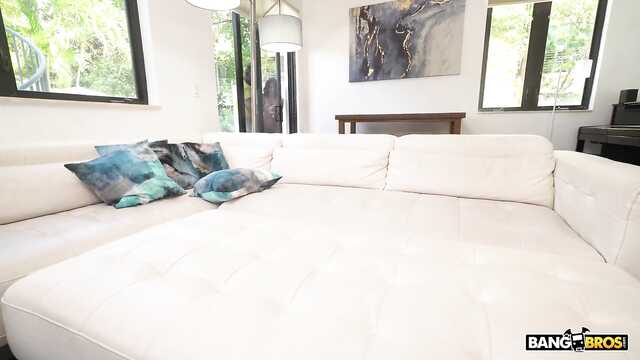 Новый отчим оказался выносливым любовником