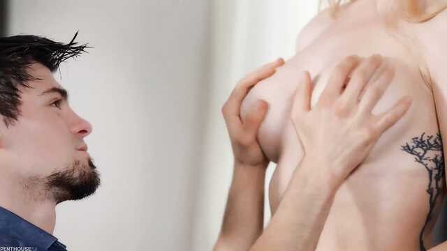 Я мастурбирую для брата и разрешаю вставить