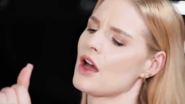 Я мастурбирую для брата и разрешаю вставить