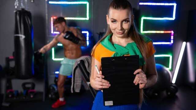 Спортсменка испытала сквирт на большом хую тренера