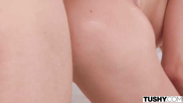 Красотка давно мечтала испытать анальный оргазм