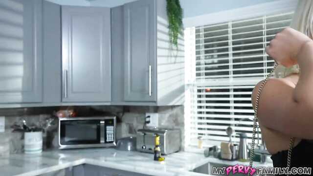 Ботаник получил сексуальный подарок на рождество