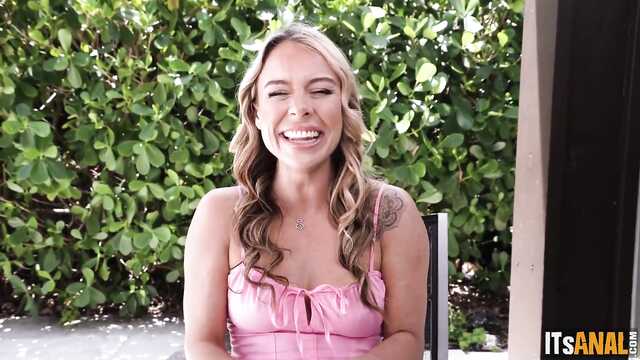 Грубо трахают мои дырочки двумя черными членами