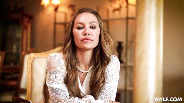 Сынок, я так устала дрочить, может вставишь в меня