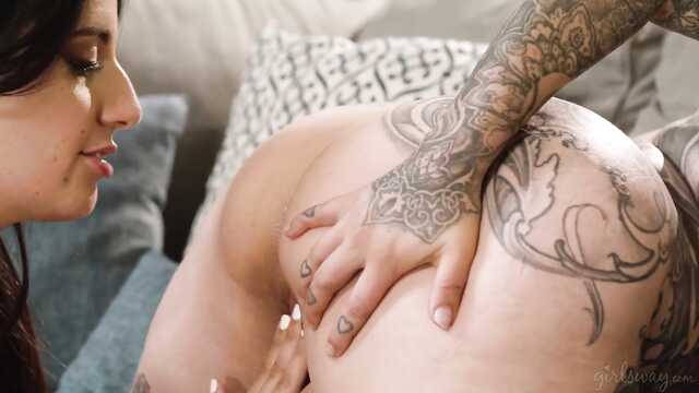 Впервые пухлые подружки пробуют лесбийский секс