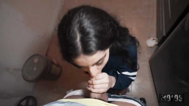 Строительная бригада устроила секс с хозяйкой дома