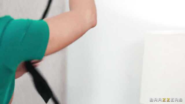 Хитрая жена подарила мужу жмж секс с подругой