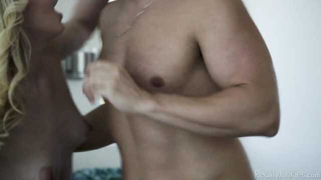 Новая нянечка точно достойна похвалы