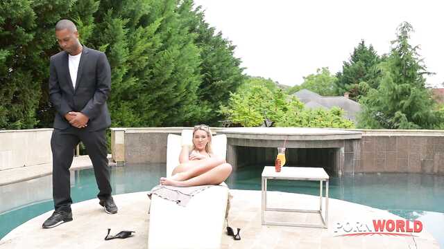 Жена банкира удовлетворяет двух любовников