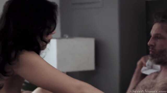 Настоящее наслаждение для седовласого папочки