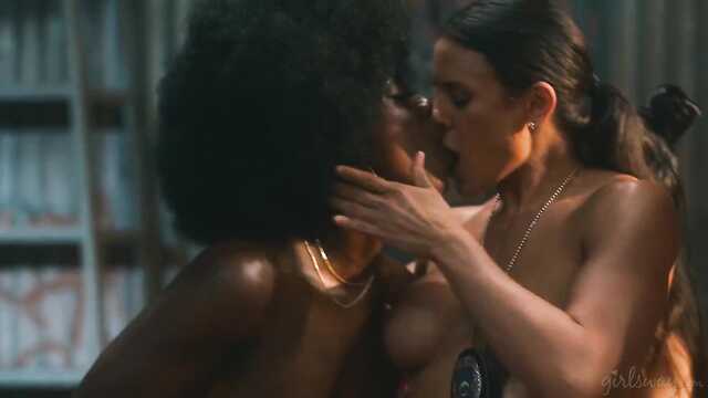 Плохие девочки, склонные к оргии