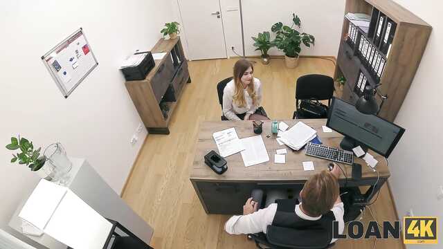 Как получить работу секретарши?