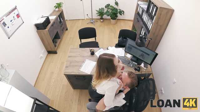 Как получить работу секретарши?