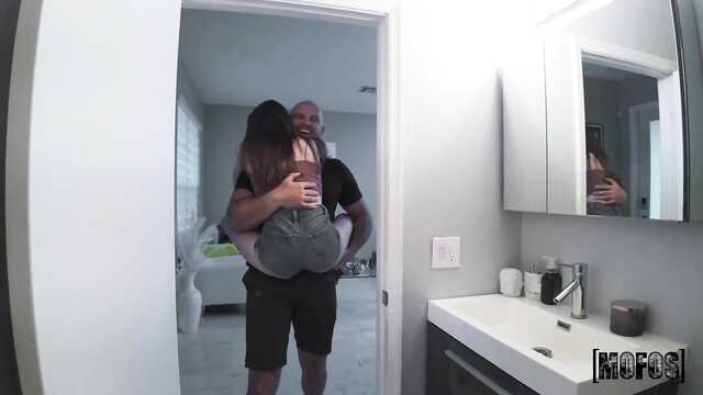 Новая жертва бритоголового ёбаря