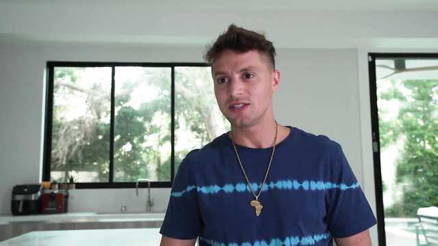 Любитель красивых женских ног