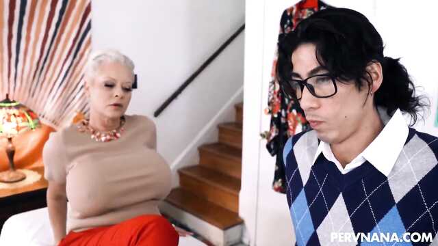 Сынок, сделай мамочке массаж и засади поглубже