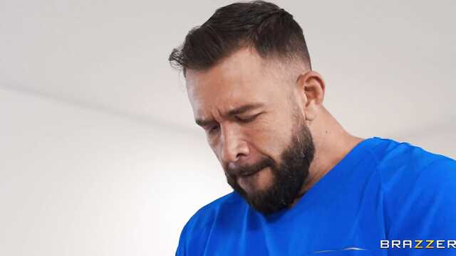 Наслаждение для толстушки на массаже