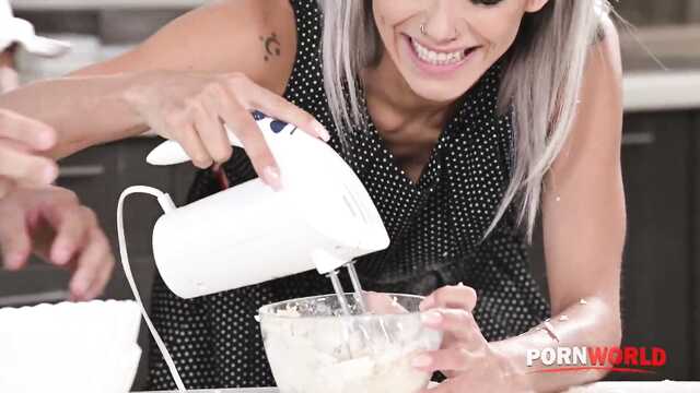 Кулинарное шоу закончилось двойным проникновением