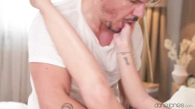 Подари наслаждение твоей родной сестричке