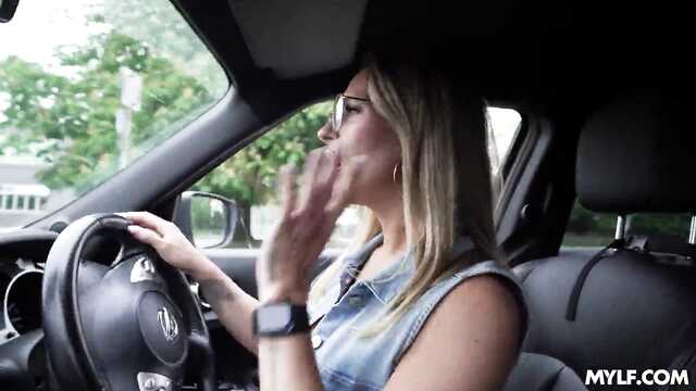 Шалости милфы и её любимого водителя