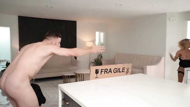 Мой первый сквирт во время двойного проникновения