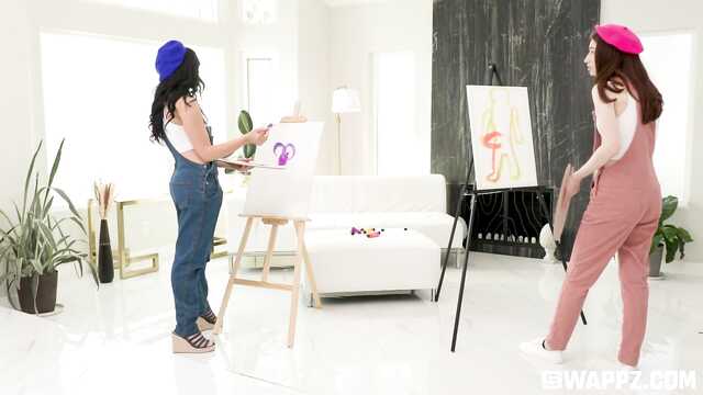 Извращенные художницы трахают молодых натурщиков