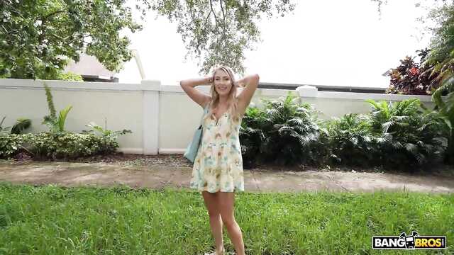 Горячая незнакомка отдалась пикаперу в фургоне