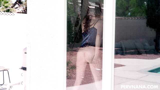 Устав дрочить в душе, азиатская мамочка дала сыну