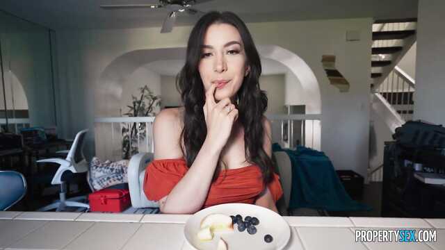 Горячая мамочка выше всяких похвал