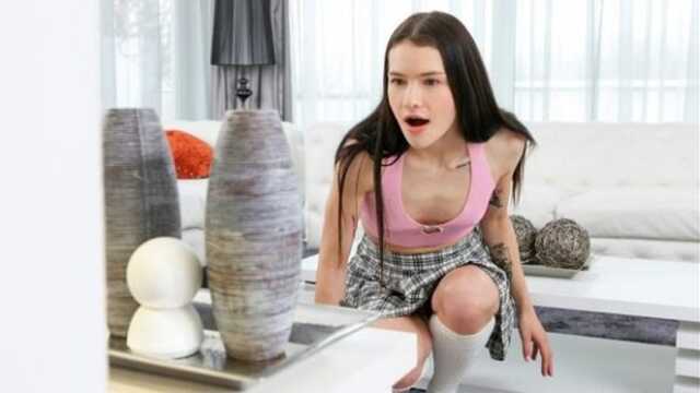 Сестренка с опытом справилась с членом брата