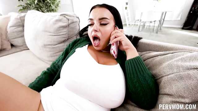 Навестил замужнюю милфу и трахнул по привычке