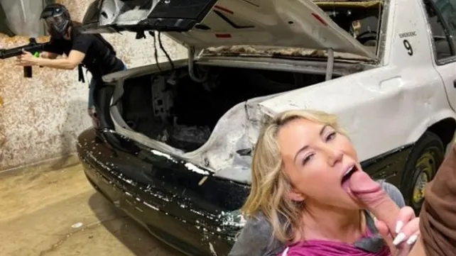 Во время игры блондинка отсосала и потрахалась