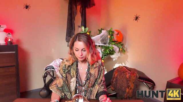 Гадалка и её сексуальные услуги