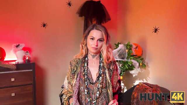 Гадалка и её сексуальные услуги