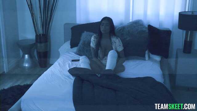 Красивая падчерица никогда не откажет в сексе